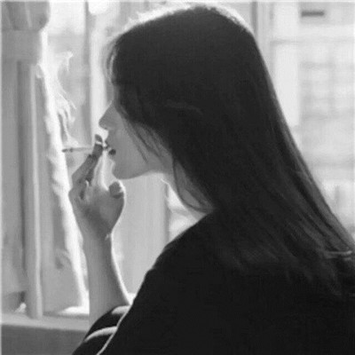 吸烟的侧面女生唯美头像图片